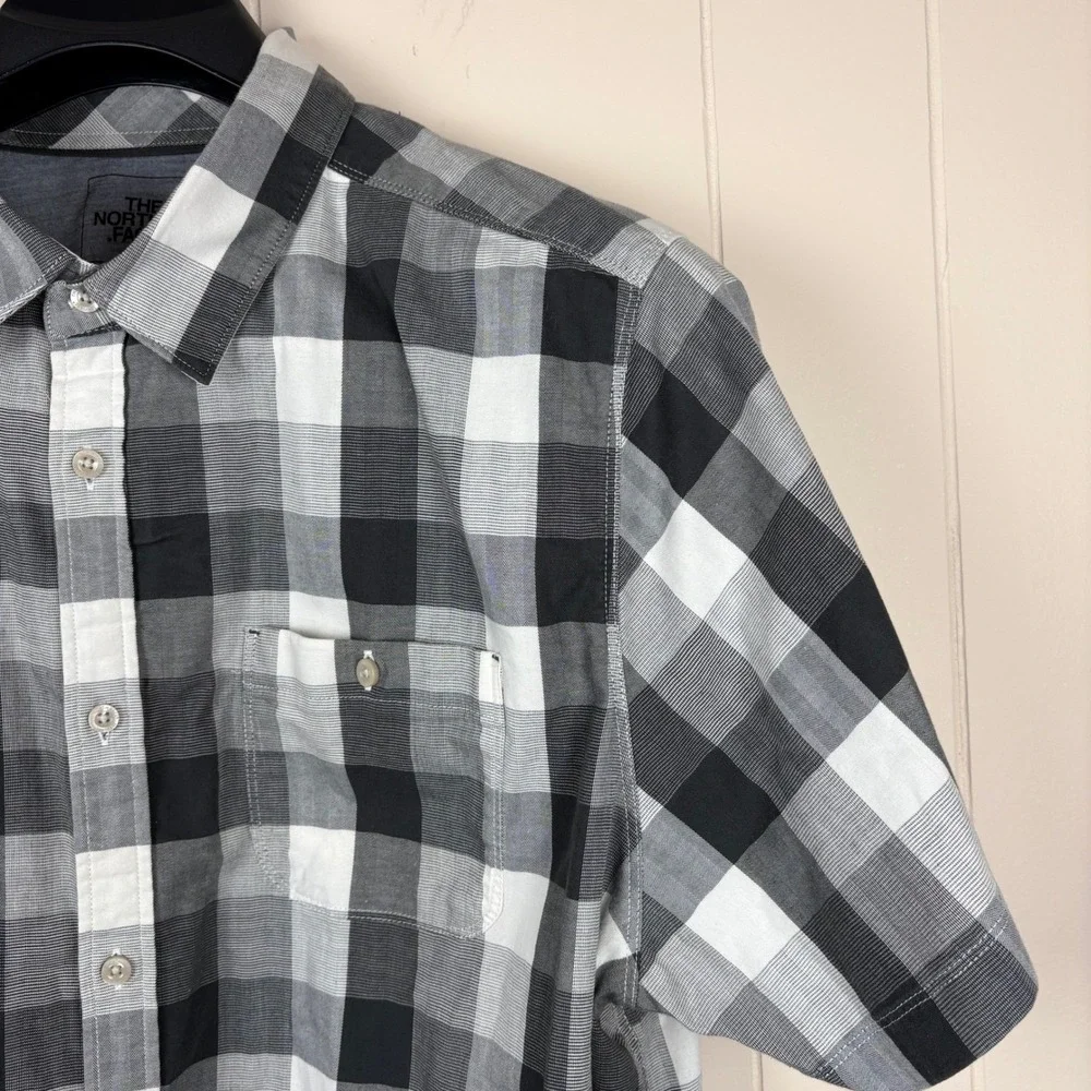 The North Face Mens XXL Black White Buffalo Plaid Short Sleeve Button Up Shirt